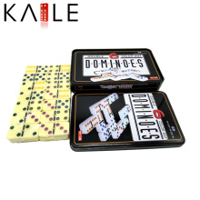 Kaile Factory Elfenbeinfarbener Domino mit Blechdose
